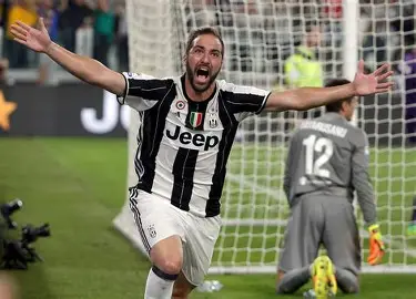 maxf02890445's tweet photo. L'attaccante che rimpiango.
No, quello che è bravo sui social. 

#Vlahovic     @juventusfc https://t.co/u7a2oAspl8