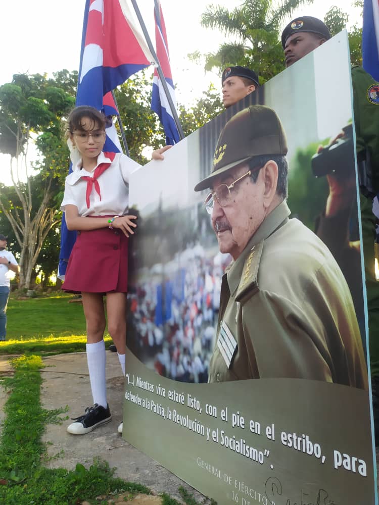 DiarioArtemisa's tweet photo. Amar y respetar lo que hemos sido, aferramos a la fe de andar mientras quede alguna fuerza, es el mejor regalo que le podemos hacer a nuestro General de Ejército, Raúl Castro, en su cumpleaños 95. En #ArtemisaJuntosSomosMás #LaPatriaSeDefiende #RaúlEsRaúl https://t.co/jx3Xmf9VsC