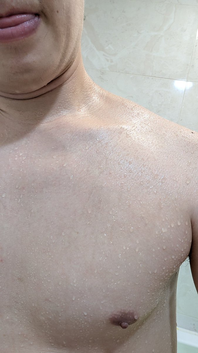 Sam860310's tweet photo. 今天洗澡水不小心弄太燙了
好熱哦🥵🥵 https://t.co/ZzBYi9hY0l