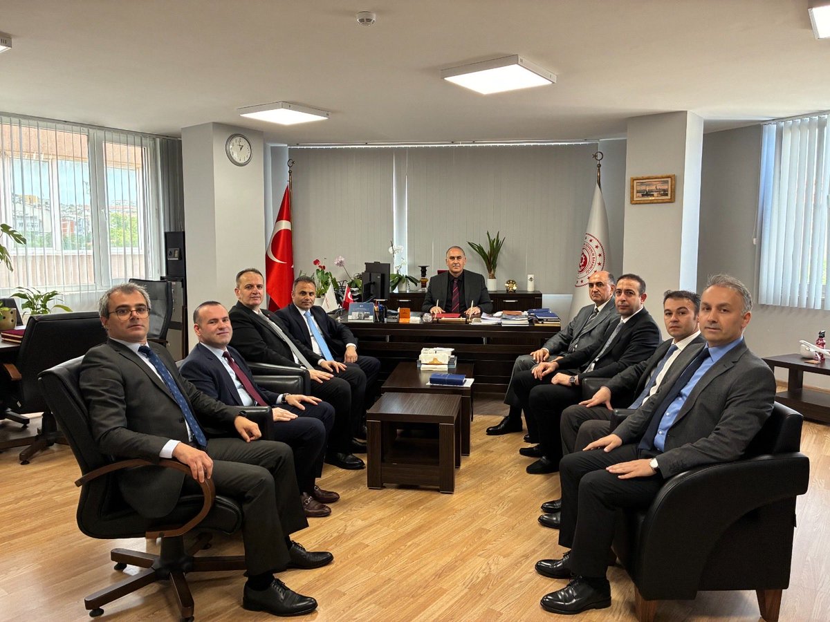 csgbrtb's tweet photo. Rehberlik ve Teftiş Başkanımız Erol Güner ve beraberindeki heyet, İstanbul Rehberlik ve
Teftiş Grup Başkanlığı yöneticileri ile bir araya gelerek değerlendirmelerde bulundu. https://t.co/jx6XkqVLXs
