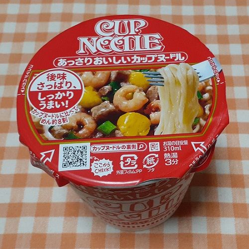 ishimaru66's tweet photo. スロ屋さんに 併設の ごはん屋さんが 無くて
  お昼は ファミマの ソーセージパン 食べて
    がんばってきた。

お菓子が 増えたので よろし。

んで、遅めの 夜ごはんは
🍜 カップ麺 食べてる。

# また 買ってこよ https://t.co/bpuvvIhejw