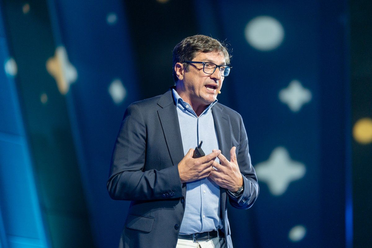 CCIB_Forum's tweet photo. 🧠 Avui se celebra l’Agentforce World Tour Barcelona 2026 de Salesforce al @CCIB_Forum. L'esdeveniment reuneix líders del sector, clients i professionals de la tecnologia per explorar com la IA, les dades en temps real i el CRM estan definint la nova generació de la transformació empresarial.

📈 Al llarg de la jornada, els assistents poden gaudir d’un programa complet pensat per inspirar i impulsar les organitzacions cap al model d’“empresa agèntica”, és a dir, empreses que incorporen agents digitals basats en IA capaços d’automatitzar i executar tasques dins dels processos de negoci.

@salesforce 
-
@Fira_Barcelona