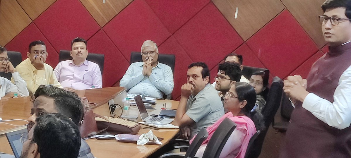 jayantdeshm's tweet photo. Got Privilege to conduct the AI MSRLM Saksham Training Program for 70 officers of MSRLM div, Rural Development &amp; Panchayat Raj Department, Govt of Maharashtra.

Covered practical AI demonstration &amp; department-specific use cases to enhance administrative productivity &amp; efficiency https://t.co/yq7RfN19ae