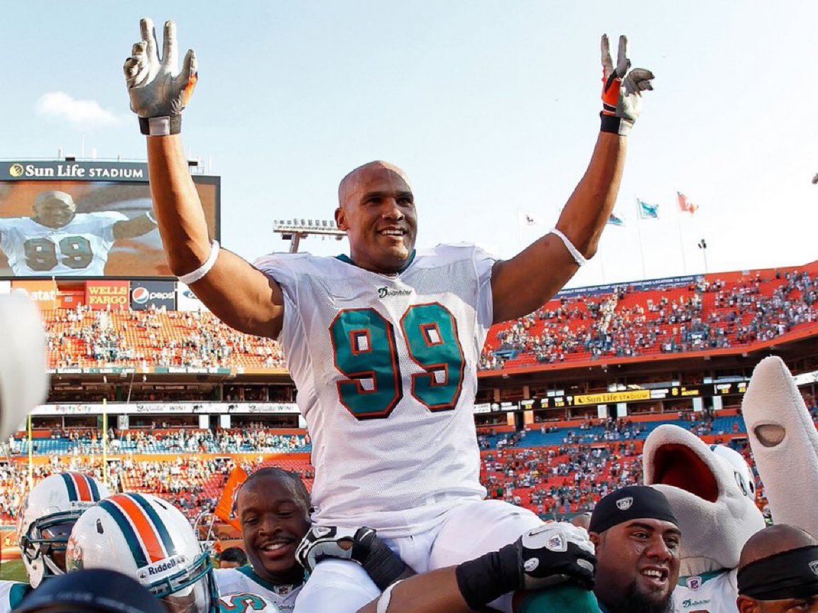 mustbemarisa87's tweet photo. #99 days until football season and with that we celebrate Jason Taylor! 

Stats on Stats!
⭐️ 139.5 Sacks
⭐️ 775 Tackles
⭐️46 Forced fumbles
⭐️ 29 Fumble recoveries - 6 returned for TD's

Get Your Flowers!
⭐️ NFL Defensive Player of the Year (2006)
⭐️ NFL Walter Payton Man of the Year (2007)
⭐️ 3x First-team All-Pro
⭐️ Second-team All-Pro
⭐️ NFL 2000's All Decades Team 
⭐️ Miami Dolphins Honor Roll 
⭐️ Pro Football Hall of Fame (Inducted in 2017)

Record This!
⭐️Most games played by a defensive player in team history 
⭐️ All-time Miami Dolphins sack leader