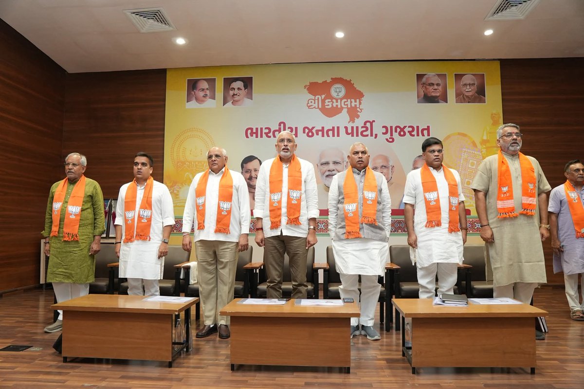 vikashrajgor's tweet photo. સક્ષમ કાર્યકર્તા, સશક્ત સંગઠન 

આજે પ્રદેશ કાર્યાલય 'શ્રી કમલમ્' ખાતે પંડિત દીનદયાળ ઉપાધ્યાય પ્રશિક્ષણ મહાઅભિયાન 2026 અંતર્ગત પ્રદેશ અધ્યક્ષ શ્રી @iJagdishBJP સાહેબની અધ્યક્ષતામાં તેમજ રાષ્ટ્રીય સહ સંગઠન મહામંત્રી અને અભિયાનના સંયોજક શ્રી @shivprakashbjp https://t.co/bTHBYqOQ6N