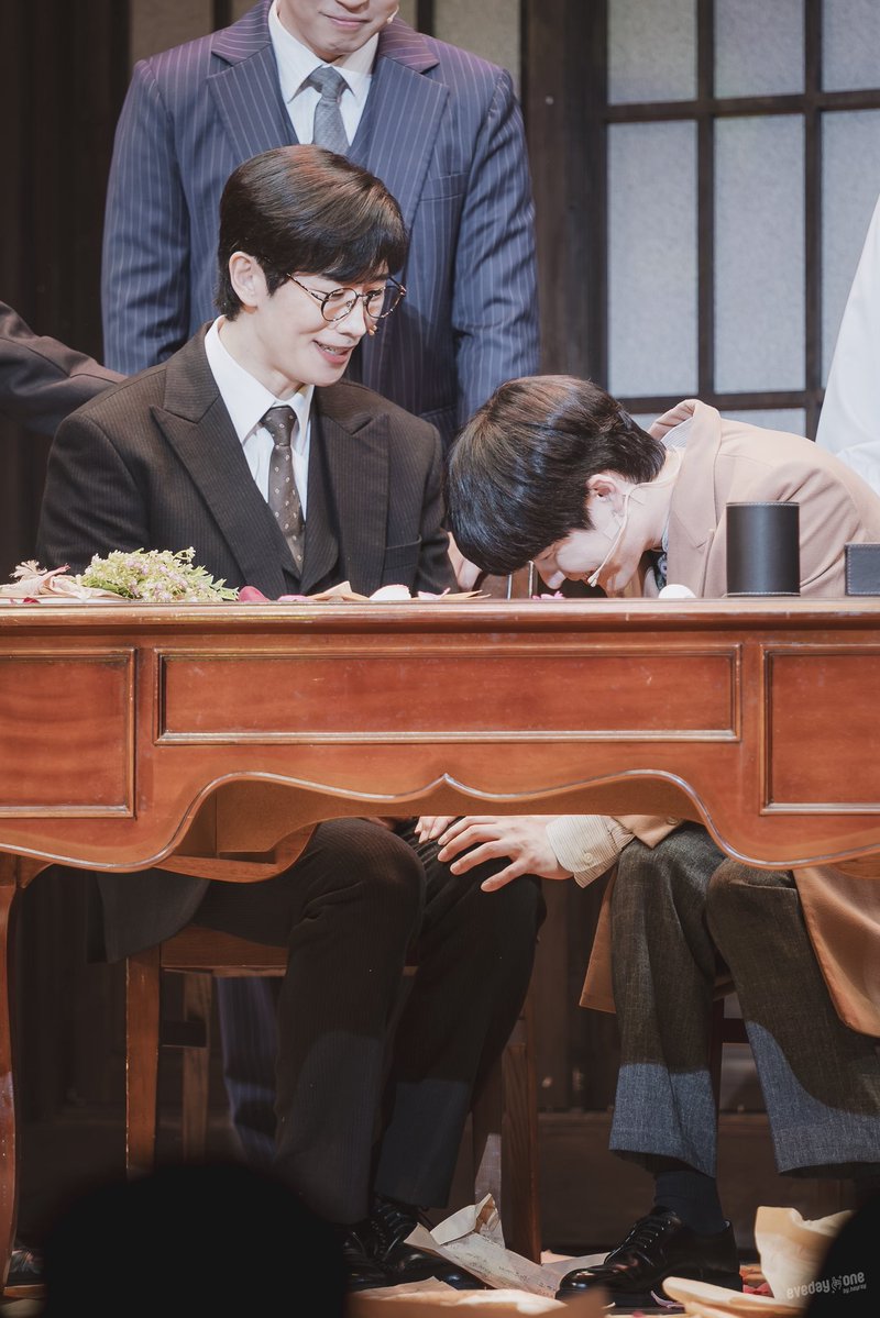 HeyreyP's tweet photo. 260603 낮 팬레터 커튼콜
김해진 #김경수 #배우김경수
정세훈 #문태유

머리 보글보글 https://t.co/21N63FcxAz