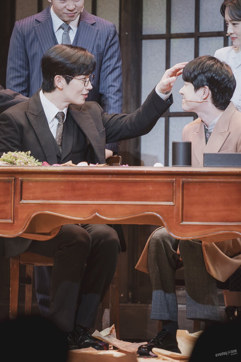 HeyreyP's tweet photo. 260603 낮 팬레터 커튼콜
김해진 #김경수 #배우김경수
정세훈 #문태유

머리 보글보글 https://t.co/21N63FcxAz