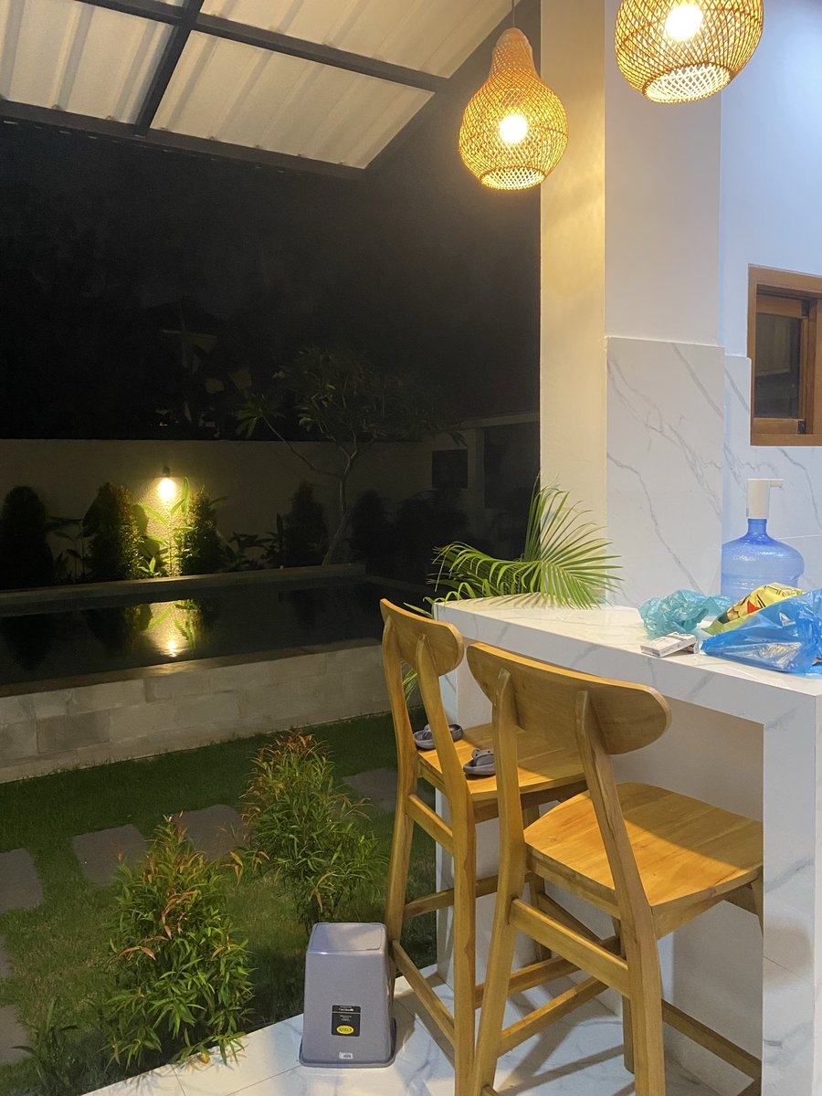 Diahsukmap's tweet photo. Staycation pertama di homestay, karena kamar lagi di renovasi https://t.co/t63dxnNGcT