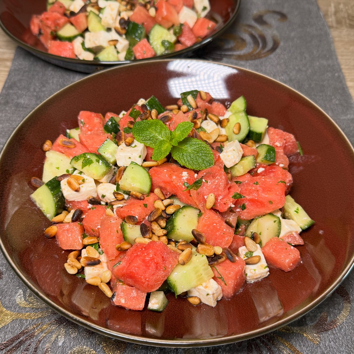 _cherrylein_'s tweet photo. Wassermelonen-Feta-Salat mit Pinienkerne 🍉🧀🥗 Rezept: https://t.co/zRxjC2NIy8 #wassermelonenfetasalat https://t.co/lscNSoma7s