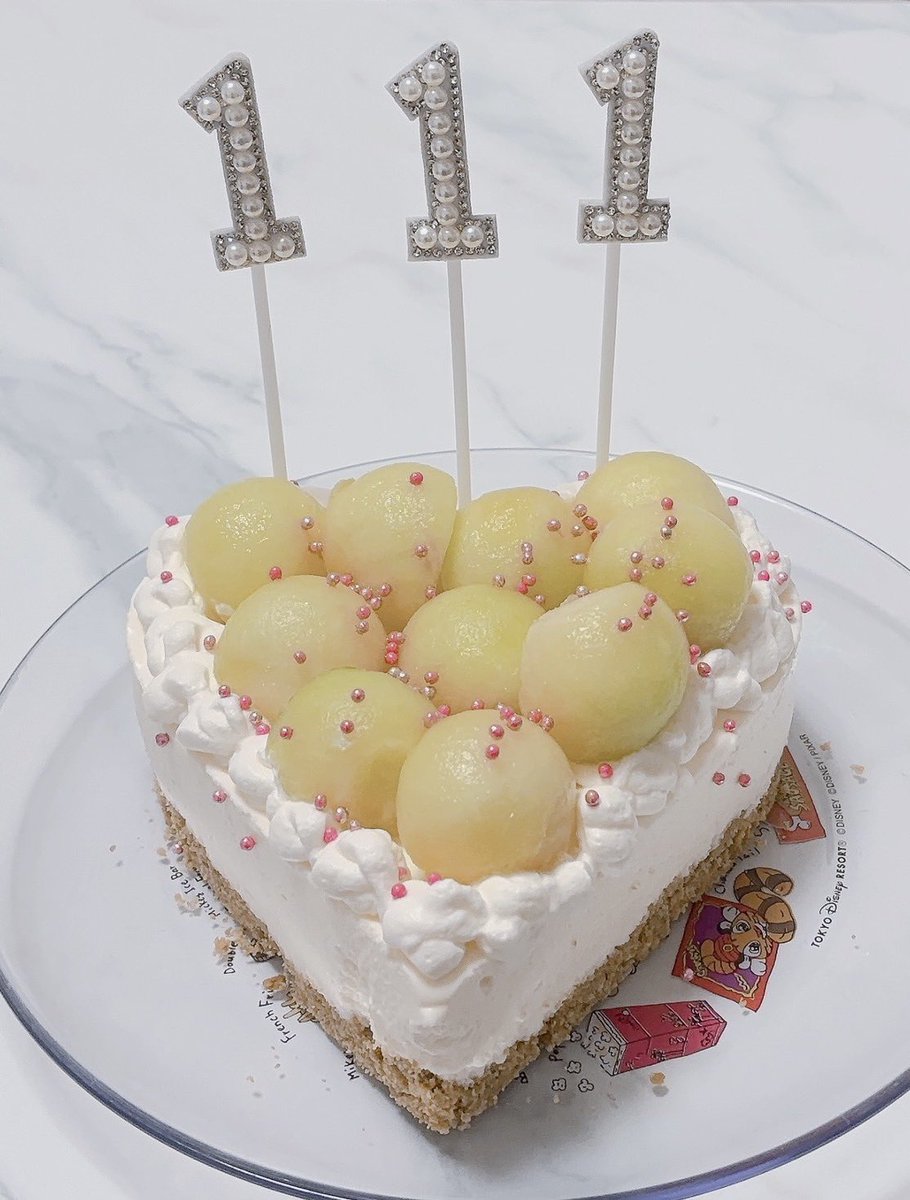 LabiK73N's tweet photo. 1年11ヶ月ー🐶🐱
わんだけにー
わん！わん！わん！😆
からのー手作りケーキ🎂🎉
光の反射でなんか黄色いけど🍈ですw
美味しくいただきました😋
いつもありがとう😊👋 https://t.co/8iviZmCssy