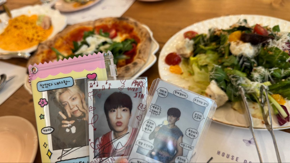 _wooojin99's tweet photo. 태풍 때메 일본에 못 돌아가게 됐는데 언니들이 같이 놀아줘서 넘 고마웠고 즐거워따..혼또니 아리가또🫶🏽♡ᵎᵎ https://t.co/RFgaiiPrpP
