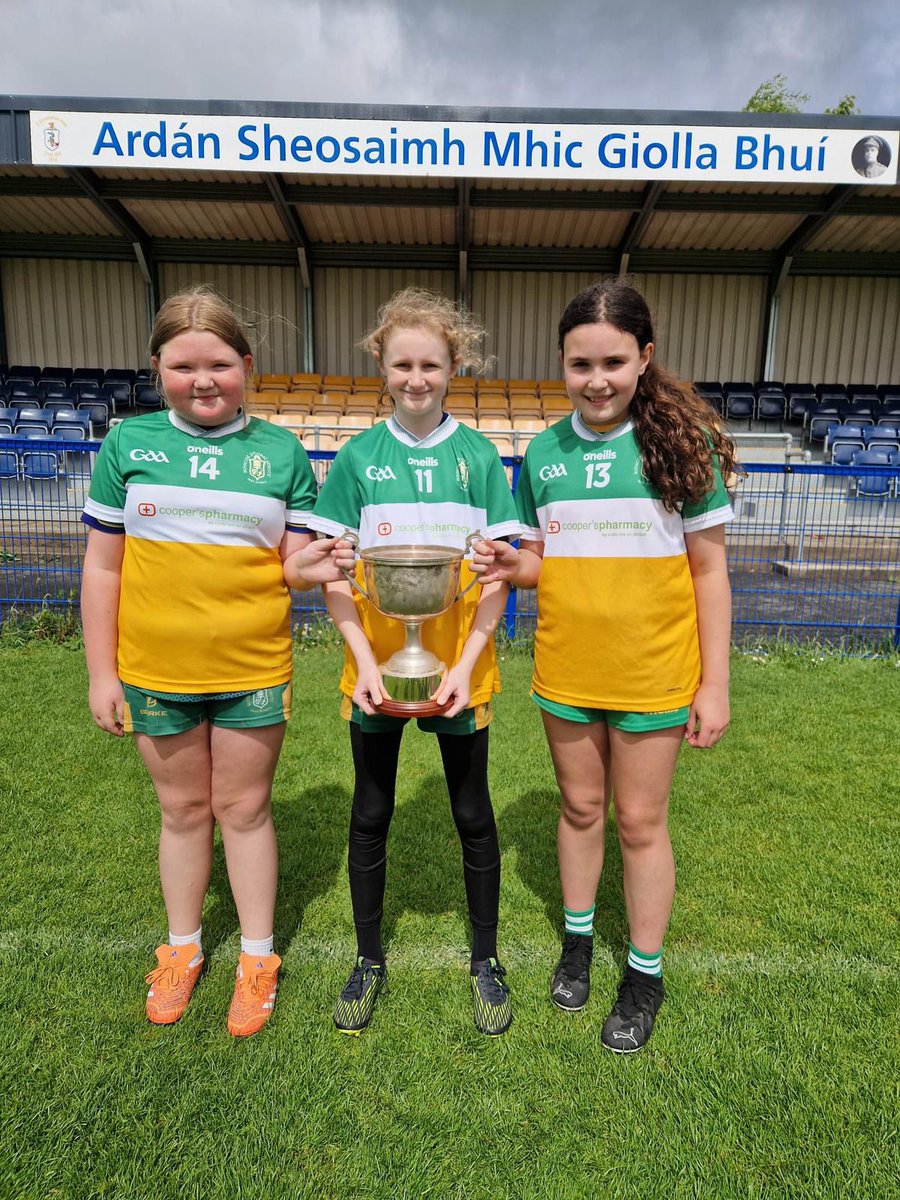 lamhdheargclg's tweet photo. Congratulations to Erin , Clodagh and Fionnghuala  who helped @BPF1971 win the B Camogie championship today! 🔴⚪️ Well done girls in an amazing year for the school in Gaelic games. https://t.co/BQ2Qtm1fBa