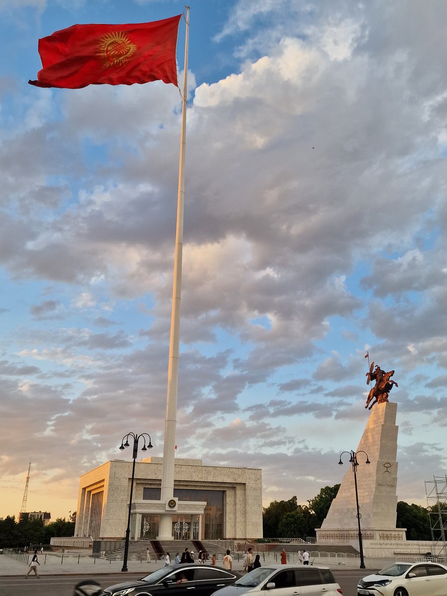 aypay1's tweet photo. Manas, Alatoo Alan, Bishkek, Kırgızistan https://t.co/cxIeu8rpNm