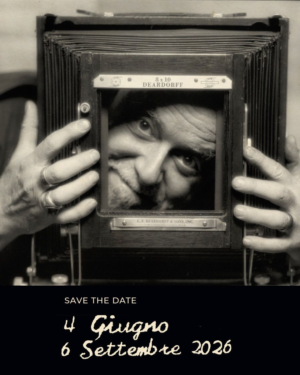 davisandc's tweet photo. Domani inaugura a alla Fondazione Poma di Pescia, “L'ultimo fotografo – Giovanni Savino“, mostra dedicata al fotografo che ha attraversato reportage, cinema e televisione senza mai abbandonare la fotografia analogica.
L'esposizione è visitabile fino al 6 settembre 2026. https://t.co/rnFJUXnuEe