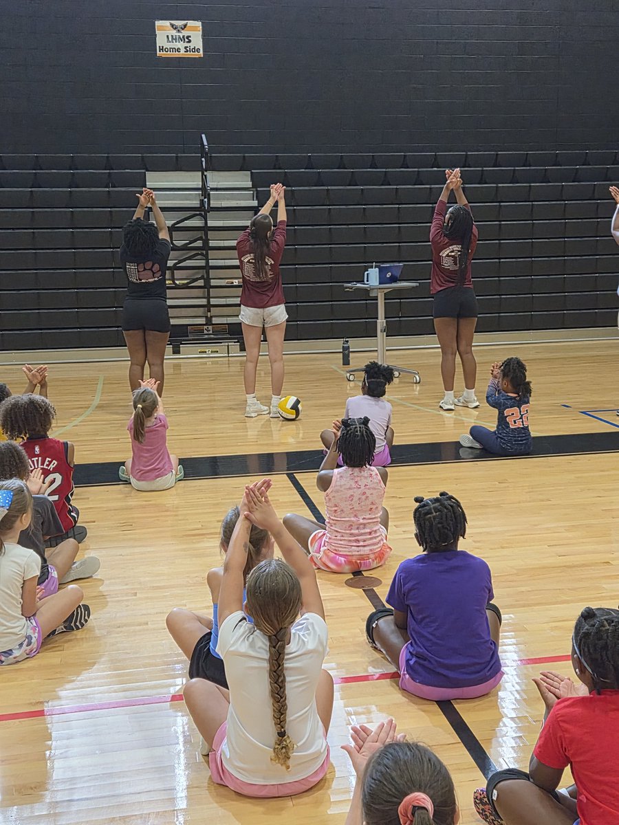 LH_LadyHawks's tweet photo. Feed the Creek K-4th 🏐 🏀 Camp is under way! @HumbleISD_LHMS @WMSLadyLions @SUMMERCREEKVB   @sc_ladyhoops https://t.co/6rFS7kgkin