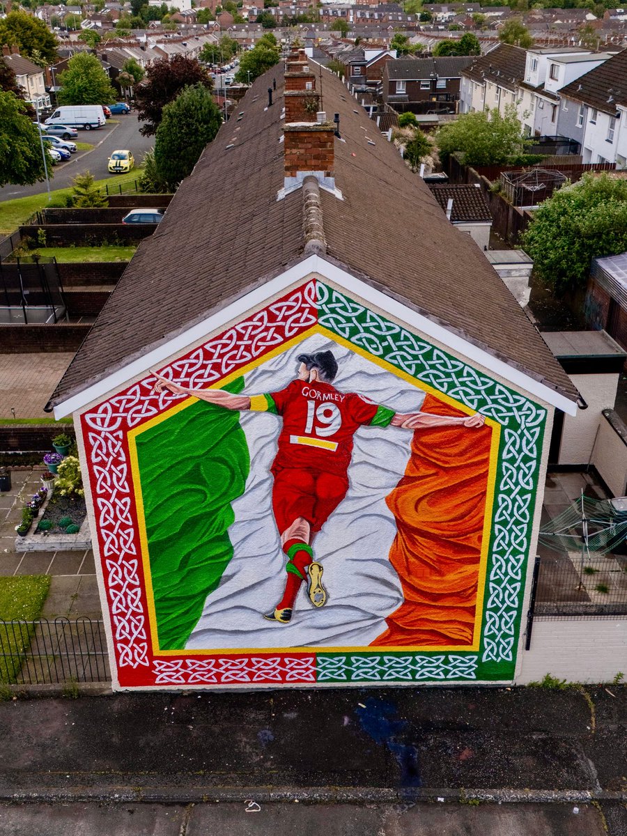 johnfinucane's tweet photo. 🔴👏 An incredible new mural was unveiled today in Ardoyne for Joe Gormley.

As Cliftonville’s record goalscorer, Joe is a shining example of where hard work, dedication & commitment can take you.

His achievements in a red shirt have created countless memories for supporters & have rightly earned him legendary status.

Congratulations, Joe, & here’s to plenty more goals this season! ⚽️