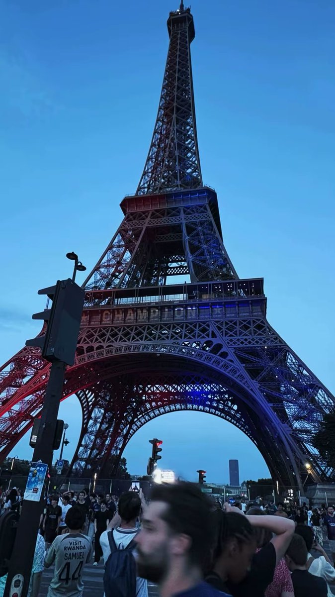Alexandrefrott_'s tweet photo. PARIS PARIS 🔵🔴🔜 https://t.co/fo6rgSA8OH