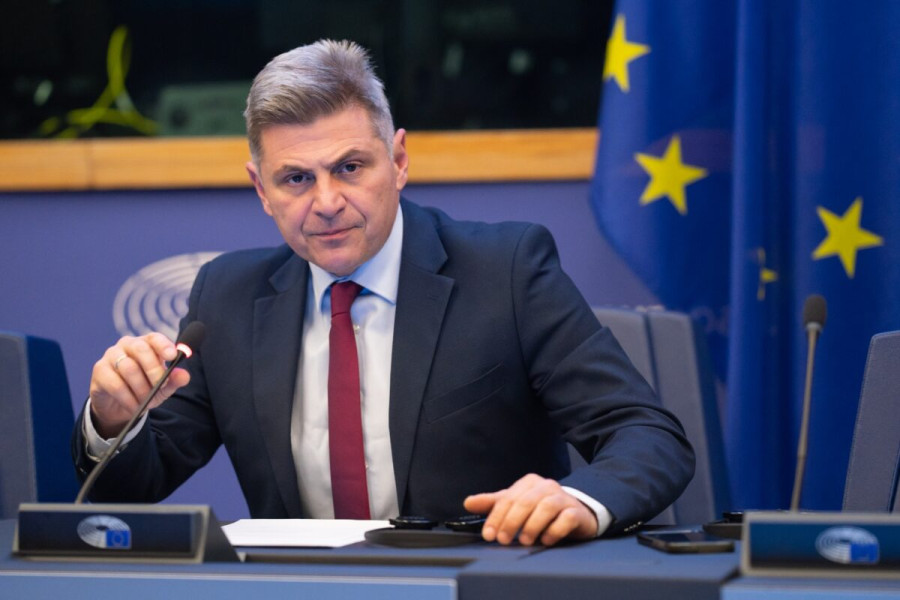 reportergr's tweet photo. Φαραντούρης: Ζητά ευρωπαϊκή παρέμβαση για την έκθεση του ΔΝΤ για τα κόκκινα δάνεια στην Ελλάδα https://t.co/VdDPpotPWk https://t.co/pKE0U6FgQg