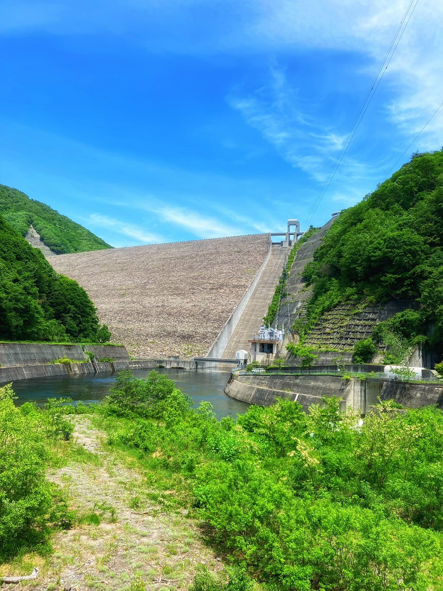 dam_RN23N's tweet photo. 奈良俣ダム(群馬県利根郡みなかみ町)
すごく久々に来ましたがやっぱりデカい！堤高158mのロックフィルの存在感たるや。
見に来てよかったぁ
(2026/6/1) https://t.co/vBw29fl88K