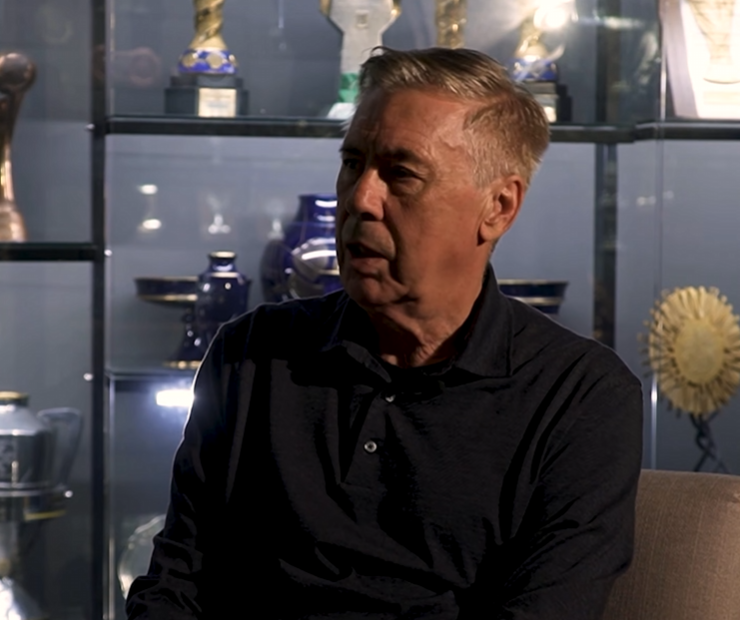 Futebol_Linhas's tweet photo. Falcão perguntou a Ancelotti: existe diferença entre a pressão do torcedor italiano e a do brasileiro?

O treinador, com uma bagagem que passa por gigantes como Milan, Real Madrid, Chelsea, PSG e Bayern, não precisou de tempo para refletir. 

"O amor que o povo brasileiro tem pela seleção é único. Não há nenhum país no mundo que tenha esse carinho e essa entrega."

O comandante da seleção mais amada do planeta está pronto para o maior desafio de sua carreira.

🎙️ Confira o papo completo no "Bola-Bola com Falcão" — link abaixo