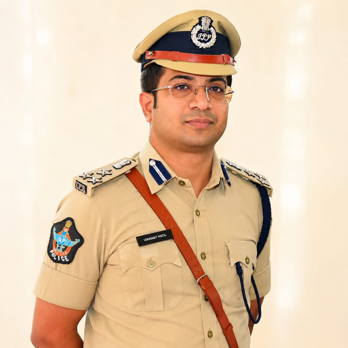 PoliceKurnool's tweet photo. అడ్మిషన్ల పేరుతో జరుగుతున్న సైబర్ మోసాల పట్ల అప్రమత్తంగా ఉండండి.
ఫీజులు అధికారిక వెబ్‌సైట్ లేదా కార్యాలయంలో మాత్రమే చెల్లించండి.  
సైబర్ మోసానికి గురైతే 1930కు కాల్ చేయండి.
– కర్నూలు ఎస్పీ శ్రీ విక్రాంత్ పాటిల్
#CyberSafety #PoliceKurnool #APPOLICE100 https://t.co/Qs5ErOx2Ce