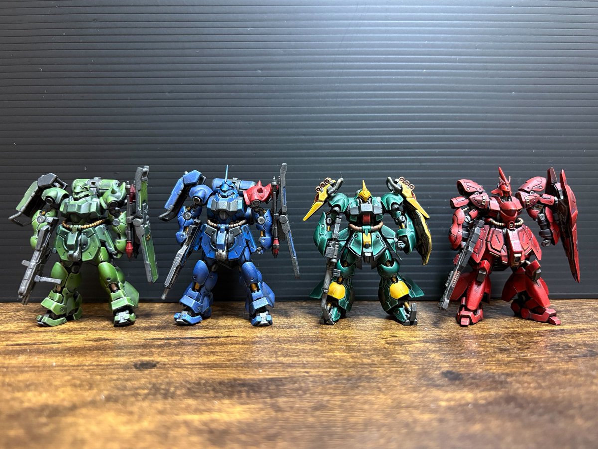 kenzi_man_02's tweet photo. #ガンダムアーティファクト

ヤクトドーガギュネイ機完成ー！

慣れてきたとは言え、カラーリングに苦労しました。ザ試作機って感じですね〜

塗ったモデルと並べると組み立てとペイントの苦労も吹き飛びます、、、ネオジオン機は残り１機になりました。 https://t.co/o8elpzPkri