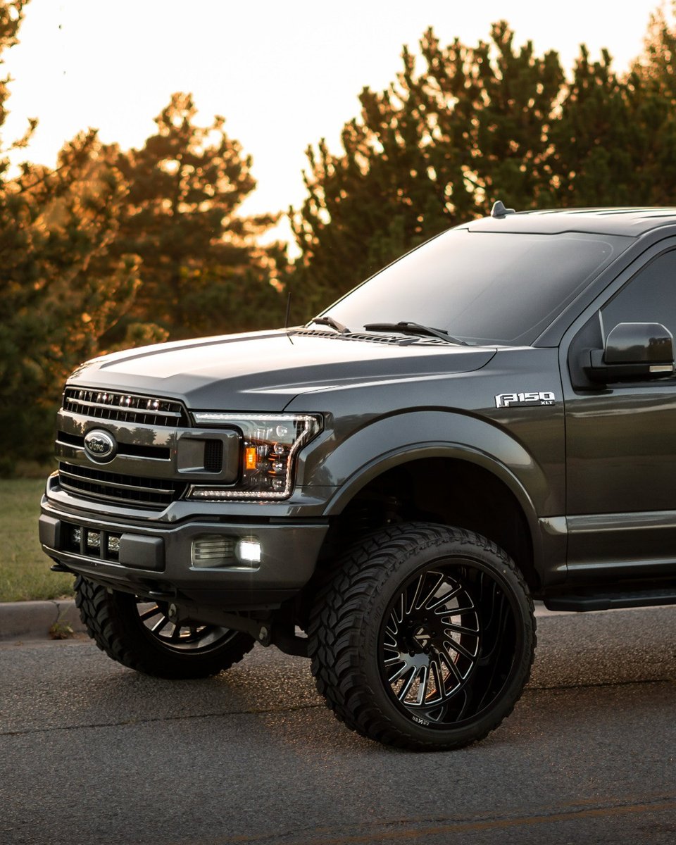 customoffsets's tweet photo. 2018 Ford F-150
ARKON OFF-ROAD Caesar 24x14 -81 | AMP Mud Terrain Attack MT A 35"x13.5" | Superlift Suspension Lift 6"

Owner: @hunter.straw
Photographer: @adventureduty

#customoffsets #liftedtrucks #arkonwheels #ford https://t.co/YYZkRnFU62