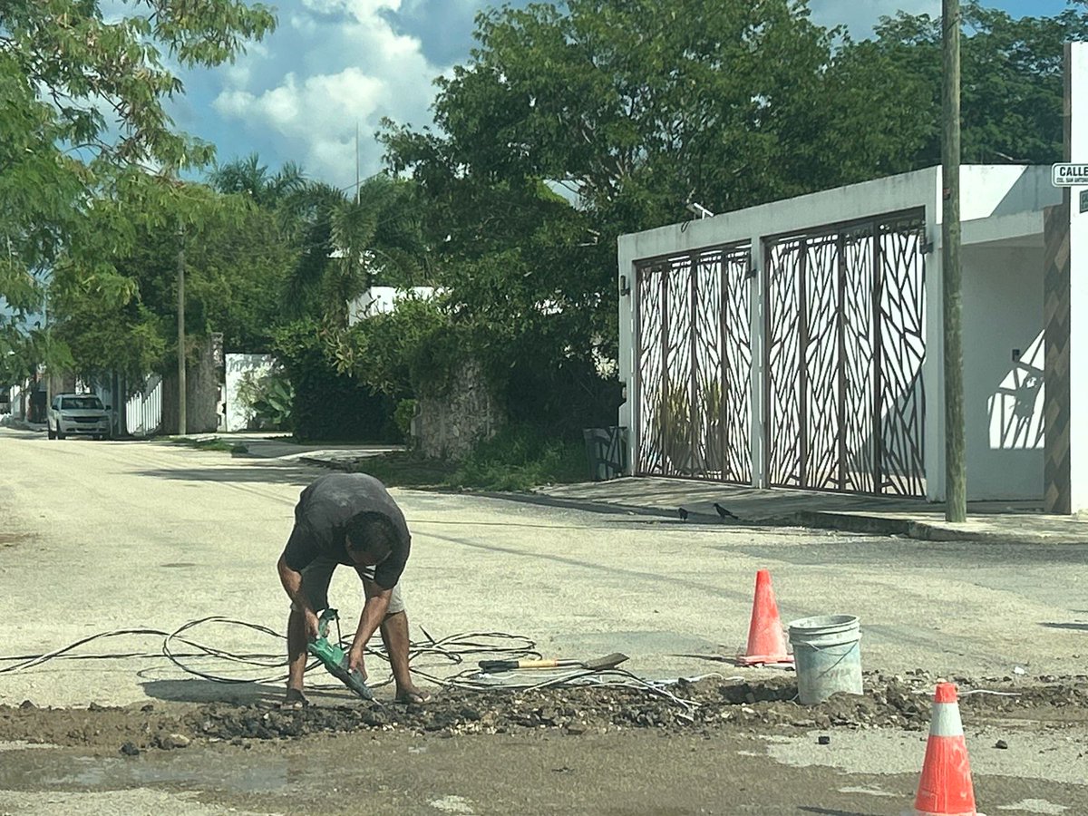 Dano_SR's tweet photo. Hay muchisima basura a los alrededores y todo el agua desemboca en la calle 18 x 23 san Antonio hool https://t.co/QOliU8agts