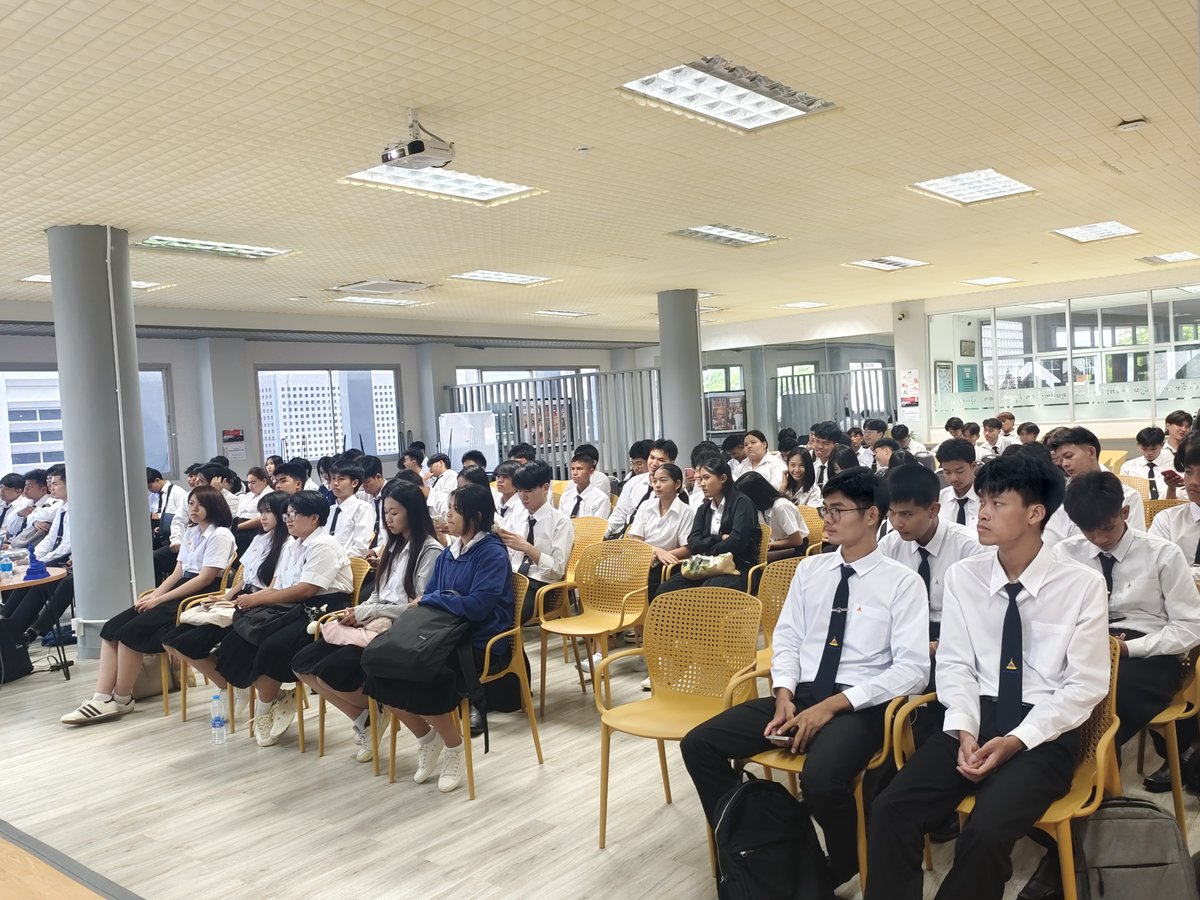 UBULibrary's tweet photo. ยินดีต้อนรับสู่ครอบครัว UBU ขอให้วันนี้เป็นวันที่ดีของทุกคนนะคะ #UBUlibrary #กันเกราช่อที่39 https://t.co/o8DGsv20jQ