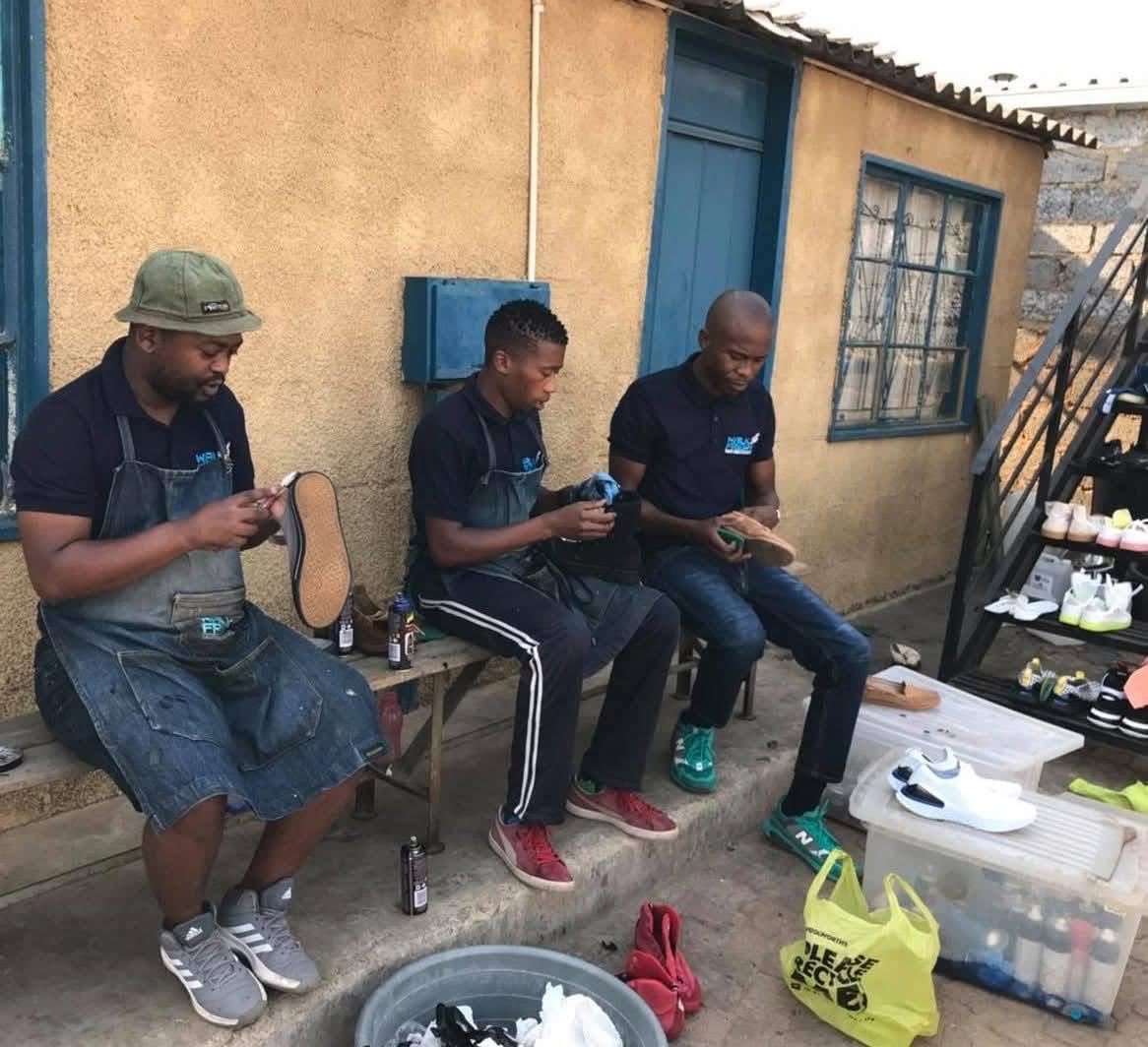 KatlegoMaseng1's tweet photo. FROM ZERO BUDGET TO A RETAIL EMPIRE 👟

About 10 years ago, these young men were broke and started a sneaker cleaning business with ZERO budget.

No investors. No funding. No connections. Just hustle, determination, and belief in their vision.

Today, they own multiple stores across Gauteng, operate from a head office, and have secured a partnership with Sportscene.

What started as a simple sneaker cleaning service has grown into one of South Africa’s most inspiring entrepreneurial success stories.

Proof that you don’t need capital to start — you need courage, consistency, and execution.