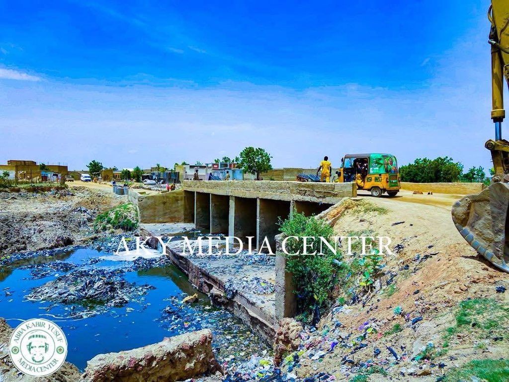 KanoFirstMedia's tweet photo. PHOTOS: The construction of a bridge for the people of Gayawa and Jaba is currently ongoing. The bridge is being built to improve transportation and enhance the daily lives of residents in the area.

The project is part of the ongoing road construction connecting Jaba and Gayawa. As the existing bridge will be demolished, His Excellency, Gov. Abba Kabir Yusuf, initiated the construction of a new one to ensure the smooth movement of people and vehicles and to prevent any inconvenience to the community during the project.

#KanoFirst