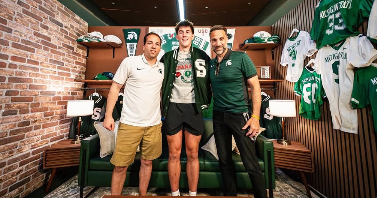 GregSmithRivals's tweet photo. NEW: Matthew Brady commits to Michigan State over Illinois, Northwestern and Nebraska 👀

"It's a chance to be the foundation of something special," the Bloomington Central Catholic LB tells me for @Rivals .

READ: https://t.co/8PcRDSiFTx https://t.co/gpl7e1C1nY