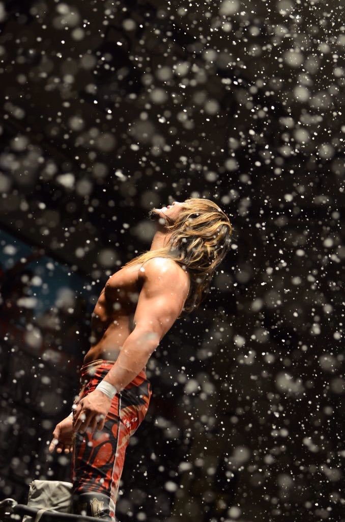 Arnav_Ve6b's tweet photo. I often think how cool these New Japan snow confetti photo goes https://t.co/Lt627zuZCy