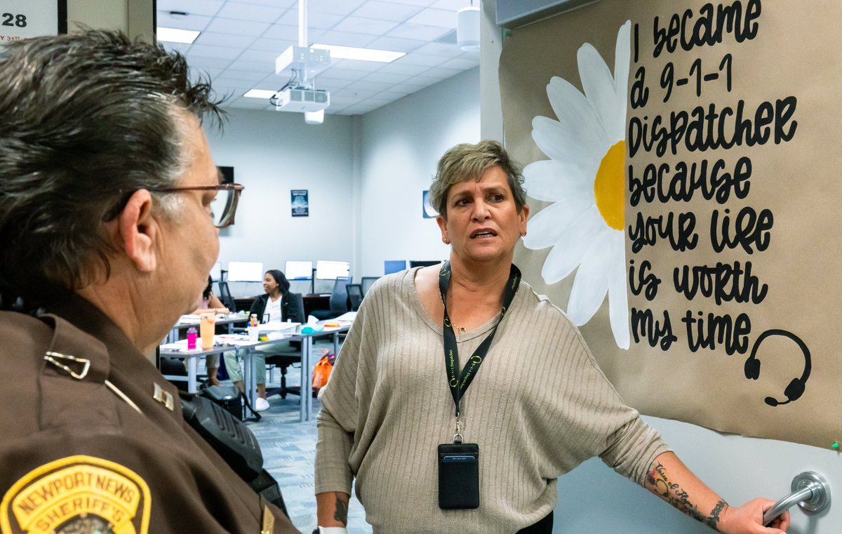 NnsoJ's tweet photo. Capt. K.L. Gross spoke to the Basic Dispatcher Academy students about the Project Lifesaver program. The academy is a 12-week training program designed to prepare new public safety telecommunicators for the critical role they play in emergency response. We appreciate you! https://t.co/KJagp19rpU