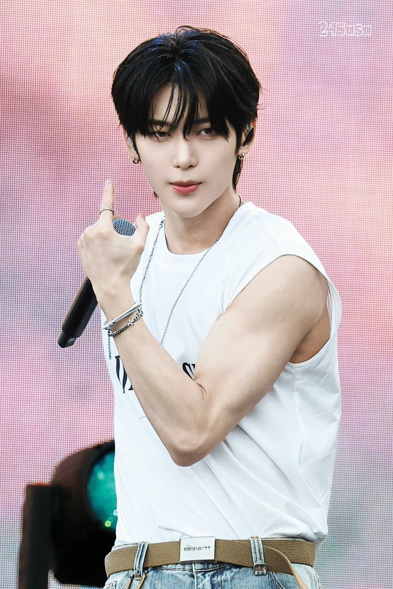 NOW_24nuna_'s tweet photo. 260530 그린콘서트
#시윤 #SIYUN
#나우즈 #NOWZ https://t.co/SDMkdDfSOg
