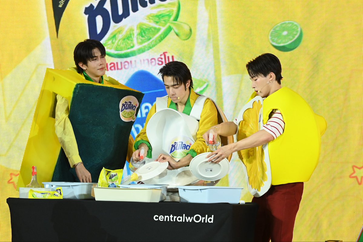 SunlightTHTrend's tweet photo. ทีมสีเหลืองกับชุดนี้คือหล่อคาริสม่าพุ่งสะบัดมากกก พี่ไม่ไหว ใครไหวไปก่อนเลย..

ในงานหลานวิคของพี่สู้มากกก ส่งพลังใจให้หลานหายไวไว กลับมาแข็งแรงๆ เพี้ยงๆ! 💪💖
#SunlightxPROXIEปล่อยจอยมันส์เดย์ 
#พี่ซันไลต์ล้างไวชนะทุกคราบ https://t.co/z5Pp4I4HM5