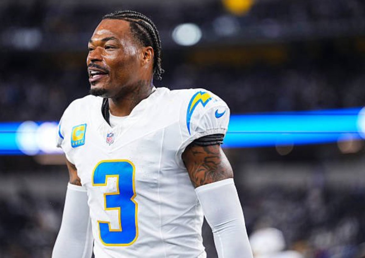 RyanDePaul's tweet photo. In the last 5 seasons, here's an NFL list of DB's with: 
30+ QB hits. 
30+ tackles for loss. 
30+ passes defensed.  

Derwin James. 
End of list. https://t.co/liuPIjDYux