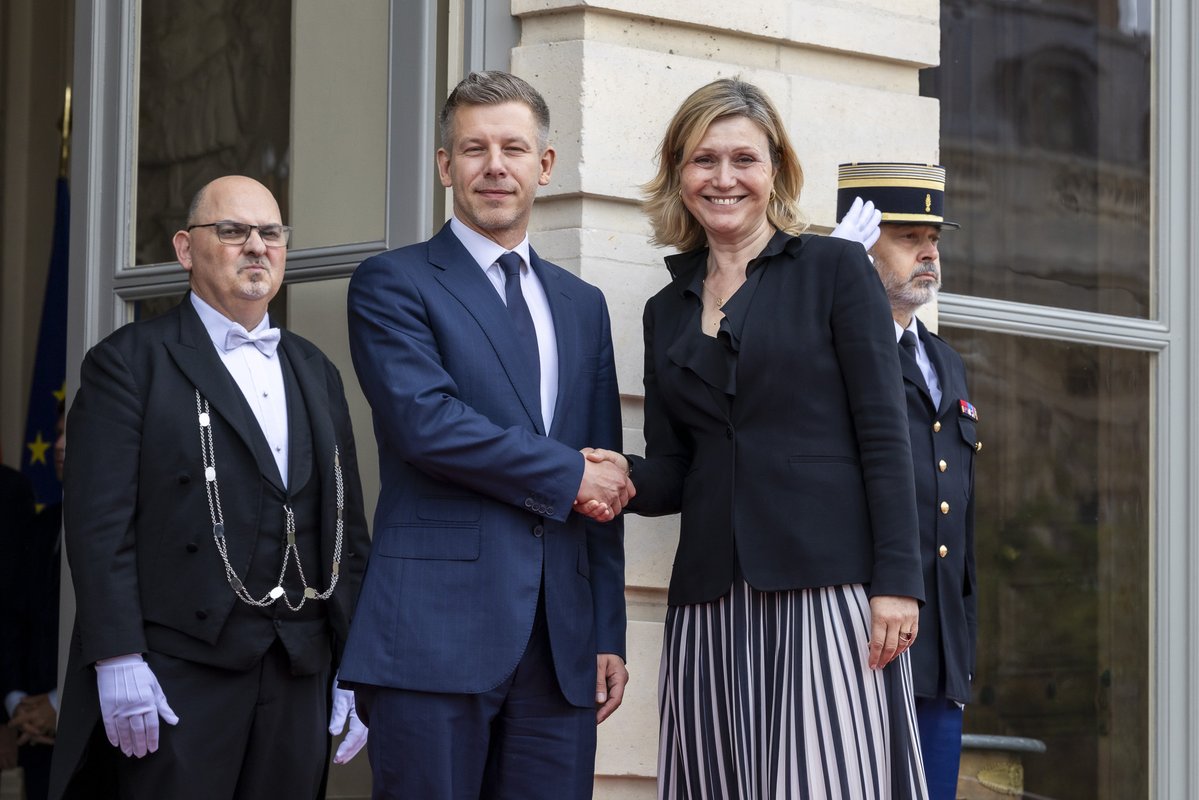 YaelBRAUNPIVET's tweet photo. La Hongrie a choisi de renouer pleinement avec son destin européen. C'est une excellente nouvelle pour son peuple et pour l'Europe 🇫🇷🇭🇺🇪🇺.

J'ai reçu aujourd'hui Peter Magyar, Premier ministre hongrois.

Nous avons échangé sur les enjeux européens qui nous rassemblent : la défense d'une Europe souveraine, le soutien à l'Ukraine, le respect de l'État de droit et de la démocratie. Une nouvelle page s'ouvre pour notre coopération bilatérale et le Parlement y prendra toute sa part !