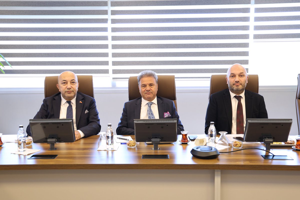ihracatistanbul's tweet photo. İstanbul İhracatçı Birlikleri’nin (İİB), seçimli genel kurullarının ardından ilk başkanlar kurulu toplantısı yapıldı. Online olarak da düzenlenen toplantıda,İİB’nin ihracat gündemi konuşuldu.
@ERKANNOZKAN @kazimtayci @DurukanTeoman @erguder_semih @dgstznl #iib #istanbulexporters https://t.co/0euMg3Ie7h