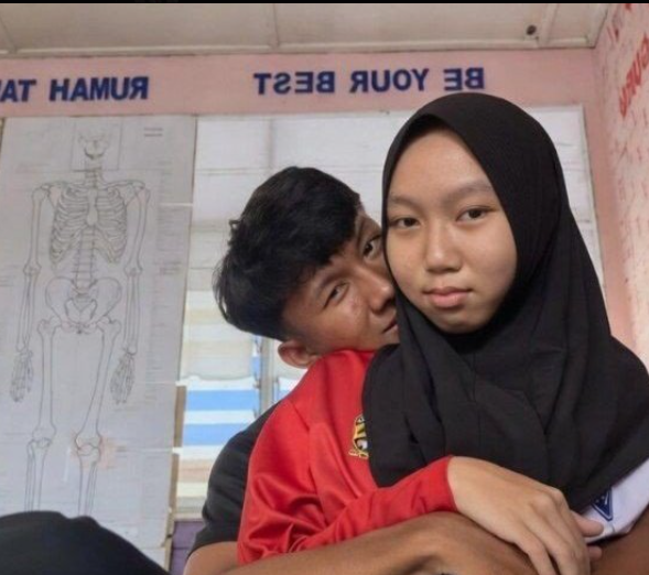 feaaure's tweet photo. VIDEO VIRAL YANG KALIAN CARI‼️

Budak Sekolah Melayu
https://t.co/lCPQkmAF38
Guru Bahasa Inggris
https://t.co/FN797IOo04
Tukang Cilok Viral
https://t.co/kBB9JbEQh9
Ibu Tiri Kebun Sawit
https://t.co/jhNiNm6znL

Terabox UC Browser Doodstream Tobrut 1 USD Amanda Zahra Icikiwir Jam 9 https://t.co/Jp6RMwzbWa