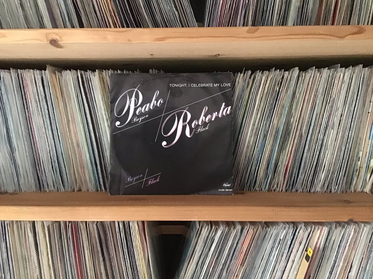 OMWtje's tweet photo. Gisteren is rhythm and blueszanger Peabo Bryson overleden. Hij werd 75 jaar. Peabo zong vaak duetten zoals bijvoorbeeld in 1983 met Roberta Flack in de Top10 hit ‘Tonight I celebrate my love’. #RipPeaboBryson https://t.co/VZBBHDXTGi https://t.co/jmsDqqUZFh