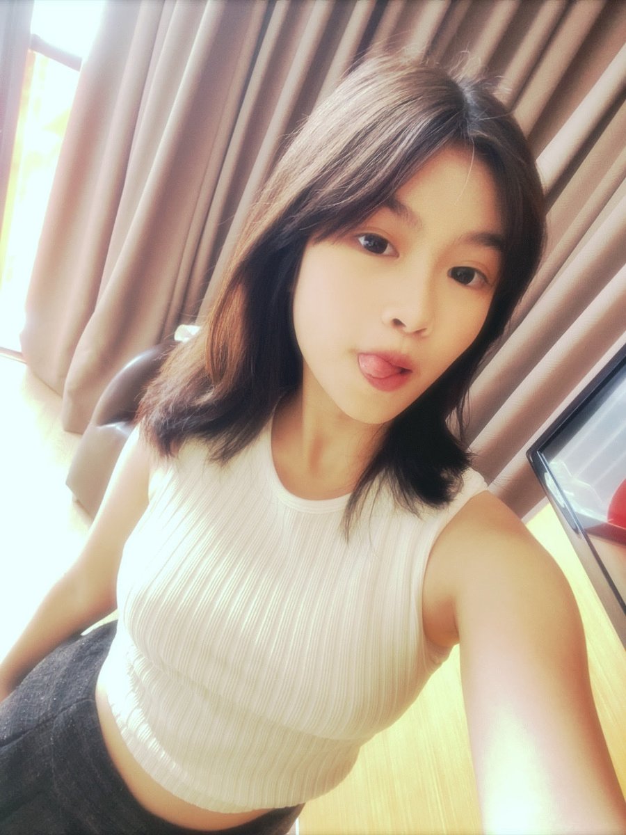 cindy_klp48's tweet photo. Hellooo?? Who is this??🥶🥶👀 https://t.co/VN3405mqfg