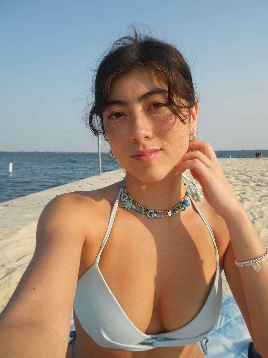 thewildlatina's tweet photo. beach selfie https://t.co/3WBr4JCfHx