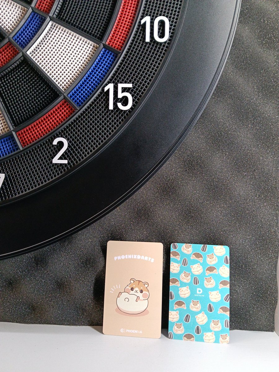 okapi_darts's tweet photo. 自宅が田舎すぎて新時代とか無いから家で鶏皮焼いた、700g！！
だて正夢美味！

あと、貰った爆裂可愛いライブカードとフェニカ自宅のダーツ台へ✨️
そして実はこのボードの後ろの消音材かなり良い役割してます！ https://t.co/WP5Z2d1ATt