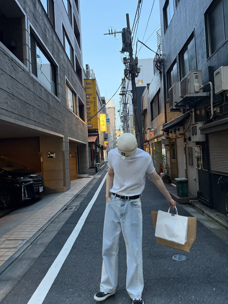 destrucache's tweet photo. 커플룩 https://t.co/wSe4cYZ03W