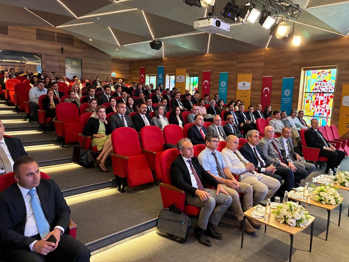 csgbrtb's tweet photo. Rehberlik ve Teftiş Başkanımız Erol Güner ve beraberindeki heyetin, İstanbul Rehberlik ve
Teftiş Grup Başkanlığı müfettişleriyle gerçekleştirdiği toplantıda, kurumsal stratejiler ile müfettişlerin talep ve beklentileri değerlendirildi. https://t.co/QKpkcSGRPG