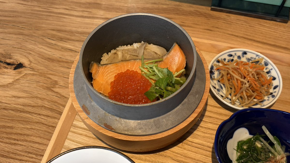 _000139_'s tweet photo. KITTE大阪で見つけた絶品羽釜ご飯ランチ🍚✨️ https://t.co/yKHHw3V3Di