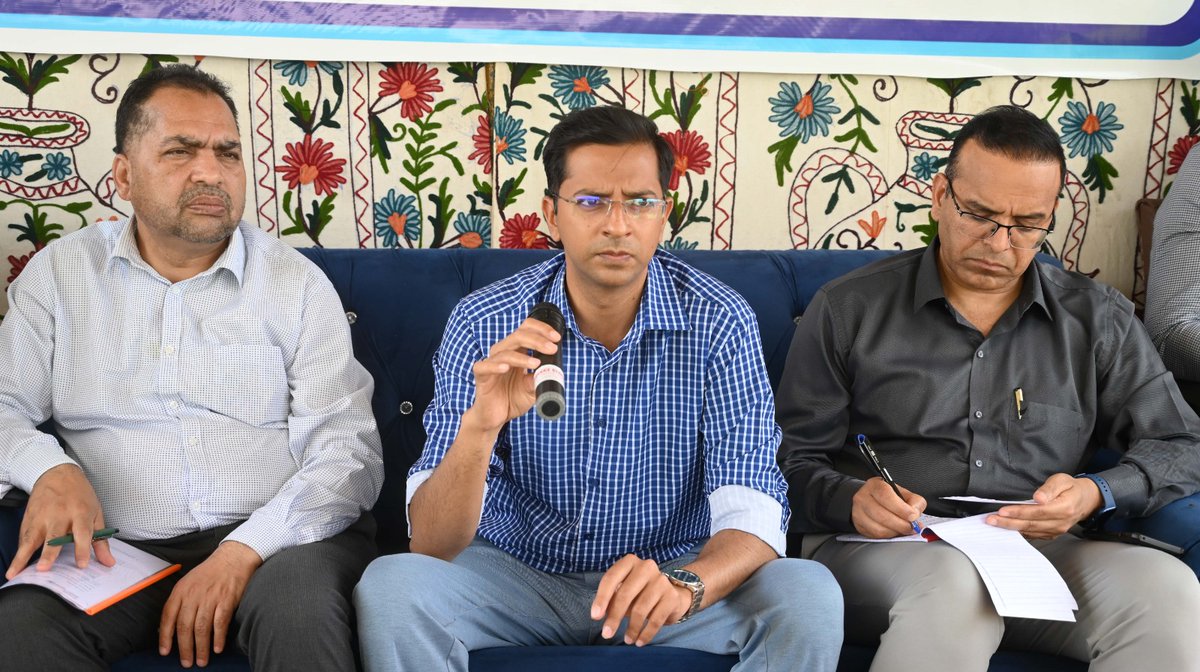 dmshopian's tweet photo. From People to Administration: Direct Dialogue
Glimpses from Block Diwas Keller, where DC Shopian,Shishir Gupta @shishrgupta chaired & assured timely action on public issues.
#BlockDiwas #Shopian
@OfficeOfLGJandK @diprjk @CM_JnK @ddnewsSrinagar @Informationspn https://t.co/977d1AOpRJ