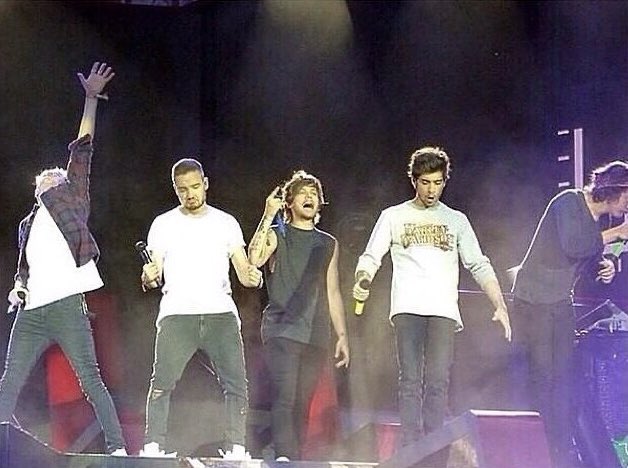 payno_foreever's tweet photo. can we just take a moment to appreciate everyone in this pic https://t.co/B0LegJPQZ5