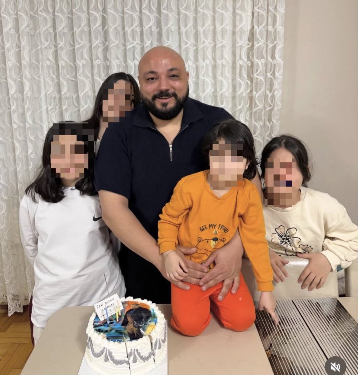 Nermintma's tweet photo. Ne işin vardı kardeşim böyle sorunlu bir ailenin yanında dört tane kızın varmış babasız kaldılar yazık günah değilmi herkes hayatına devam edecek story ler atacaklar değdimi bu ruh hastası kadın için. https://t.co/3aM23YsElC